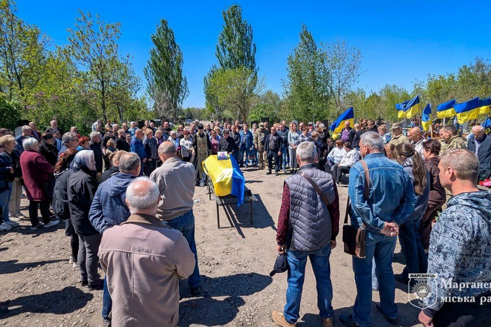  Марганець сьогодні провів в останню путь полеглого Захисника Віталія Самойленка (фото)