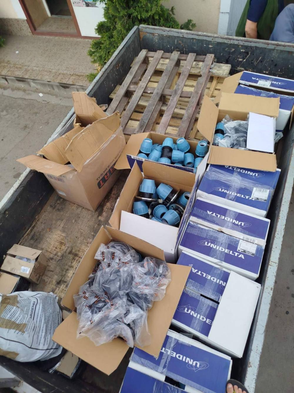 Мирівська громада отримала труби і обладнання від благодійників (фото) 2