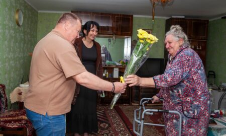 Напередодні Дня матері представники Нікопольської РВА відвідали двох матерів полеглих Героїв (фото) 2