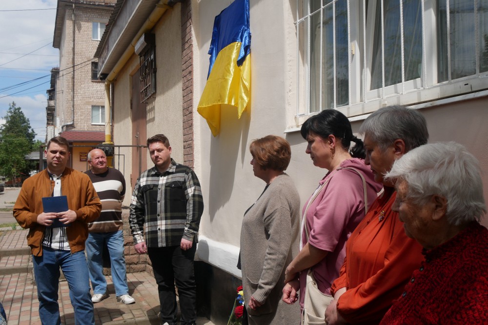 У Покрові сьогодні відкрили меморіальну дошку на честь Олексія Наумова