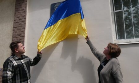 Працював на НЗФ: у Покрові сьогодні відкрили меморіальну дошку полеглому Герою (фото)