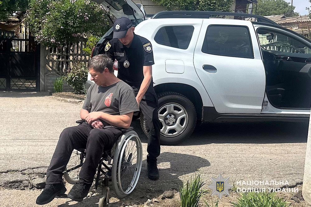Поліцейські Нікополя  допомагають військовому, який проходить реабілітацію після поранення (фото)