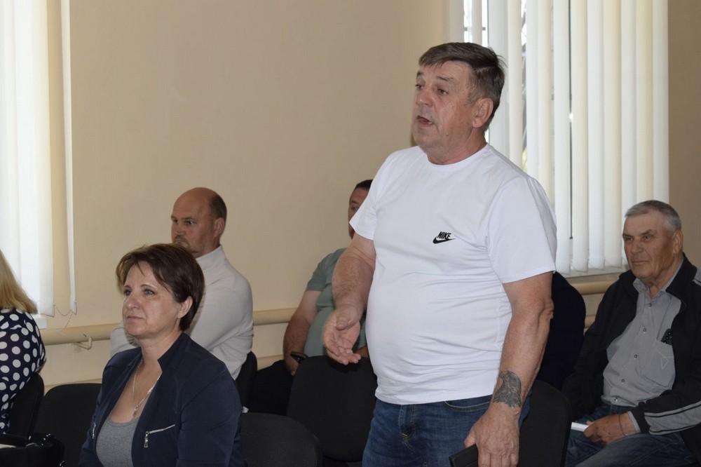 У Мирівській громаді провели сесію за участю обласного депутата 4