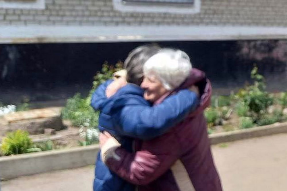 Волонтери Червоного Хреста Нікополя евакуювали жінку з Херсонської області (фото) 3