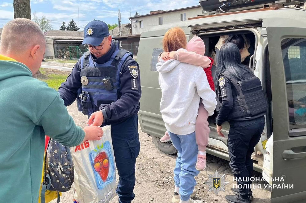 З прифронтової  громади Синельниківщини поліцейські вивезли дві родини з дітьми 3