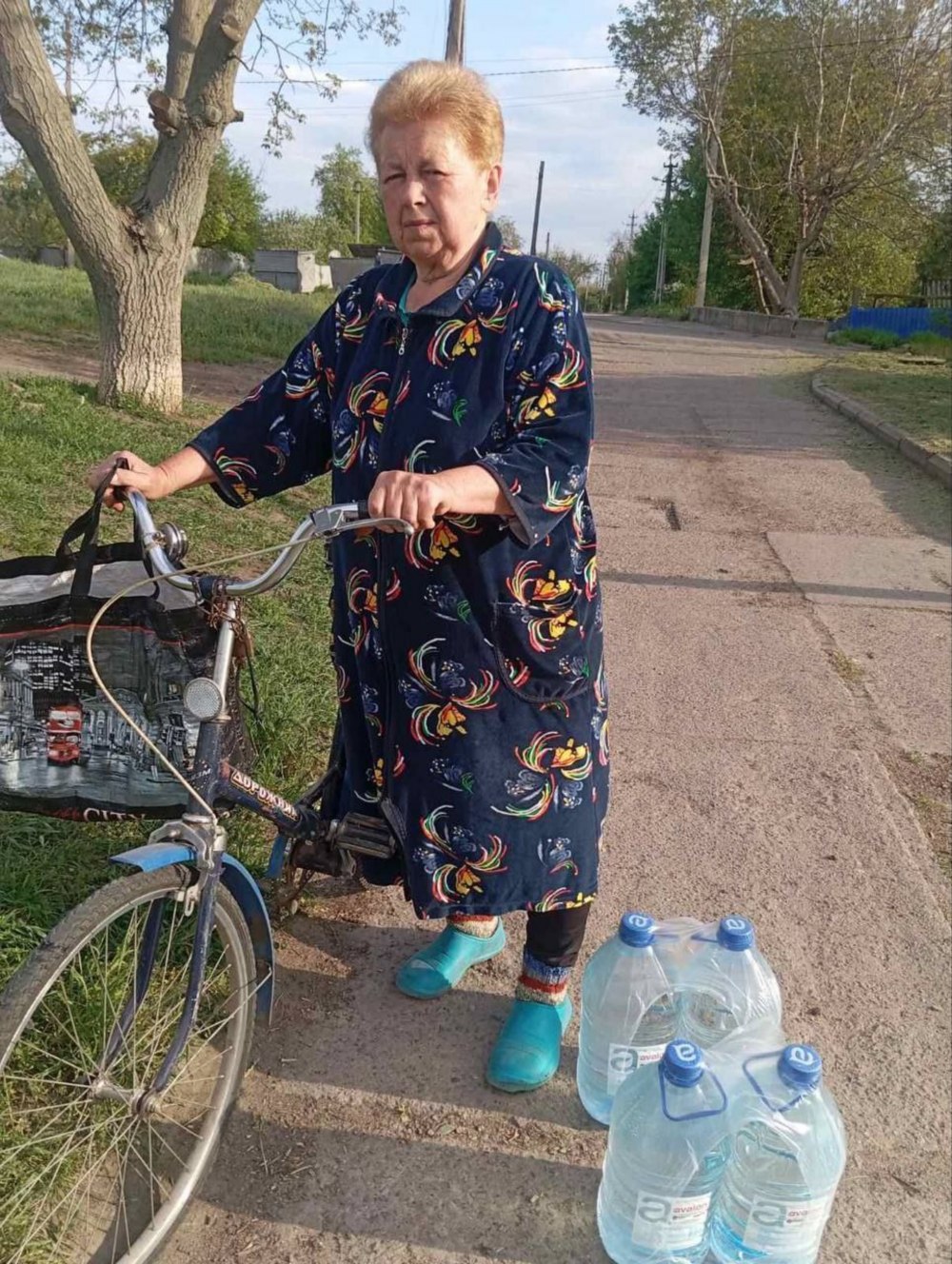 Жителям Марганця видали понад 5 тисяч пляшок з водою (фото) 3