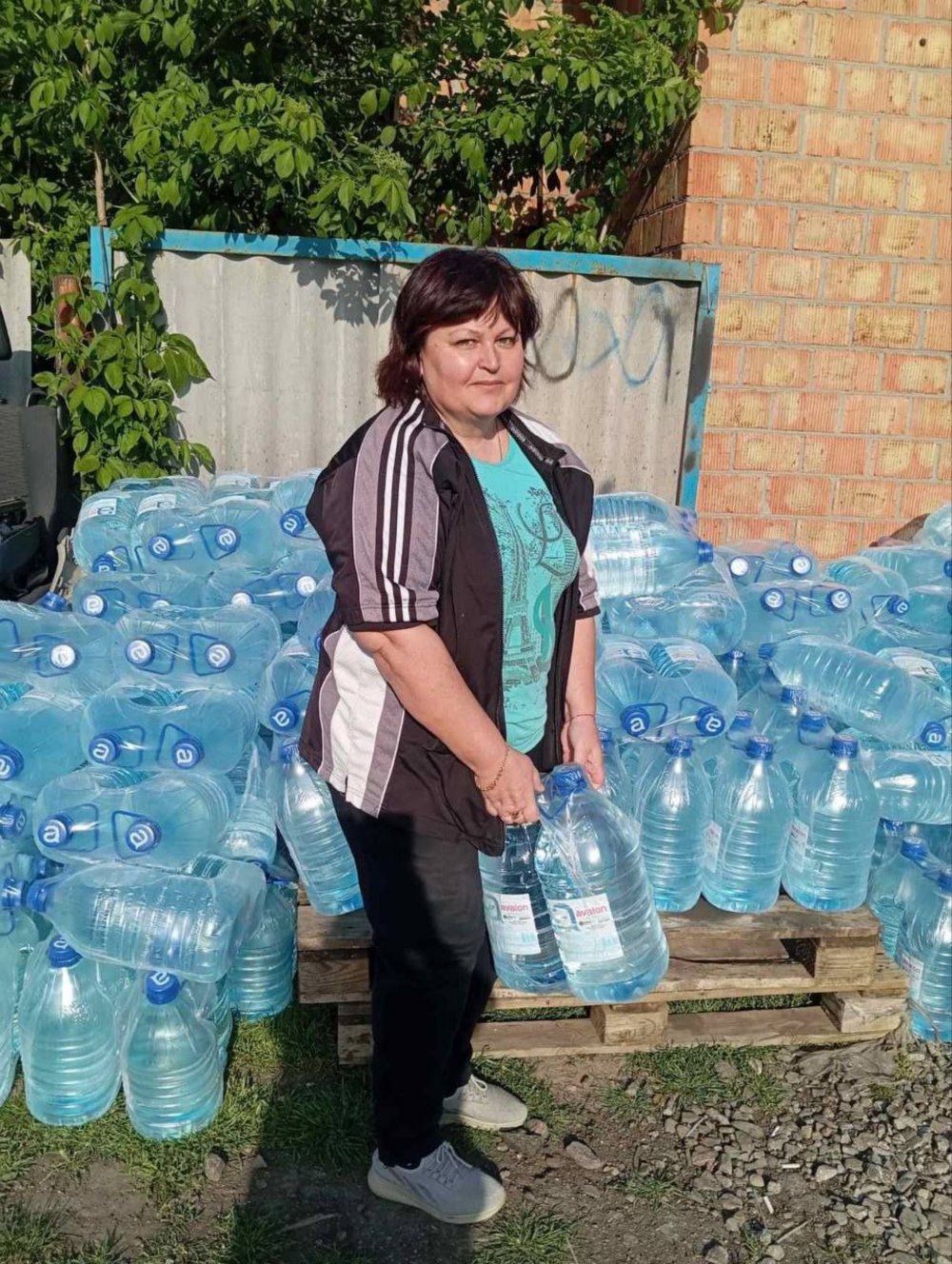 Жителям Марганця видали понад 5 тисяч пляшок з водою (фото) 4