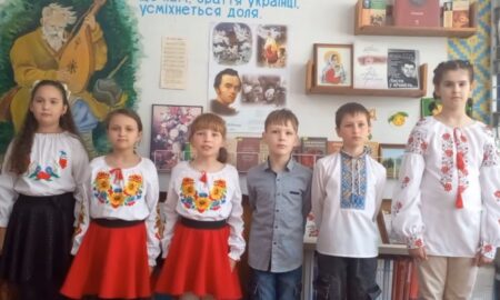 Учні гімназії на Нікопольщині передали Захисникам смаколики і записали зворушливе відео 23 Учні гімназії на Нікопольщині передали Захисникам смаколики і записали зворушливе відео