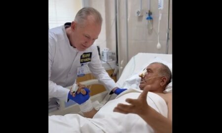Сидів на лавочці, сусіда вбило, сам втратив ногу – у Дніпрі рятують пенсіонера, пораненого російською бомбою 39 У Дніпрі рятують пенсіонера, пораненого на Донеччині. Літній чоловік просто сидів на лавочці у своєму дворі, коли прилетіла російська авіабомба. Такі страшні реаліє життя на прифронтових територіях… Але пенсіонер все одно мріє повернутися додому.