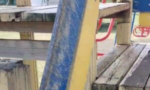 Вже тричі під час війни: у Нікополі знову понівечили дитячий майданчик і вкрали пісок (відео)