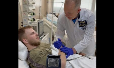 FPV-дрон залетів прямо в медичне авто, потім побачив, що ніг немає: у Дніпрі врятували важко пораненого бійця (відео) 27 FPV-дрон залетів прямо в медичне авто, потім побачив, що ніг немає: у Дніпрі врятували важко пораненого бійця (відео)