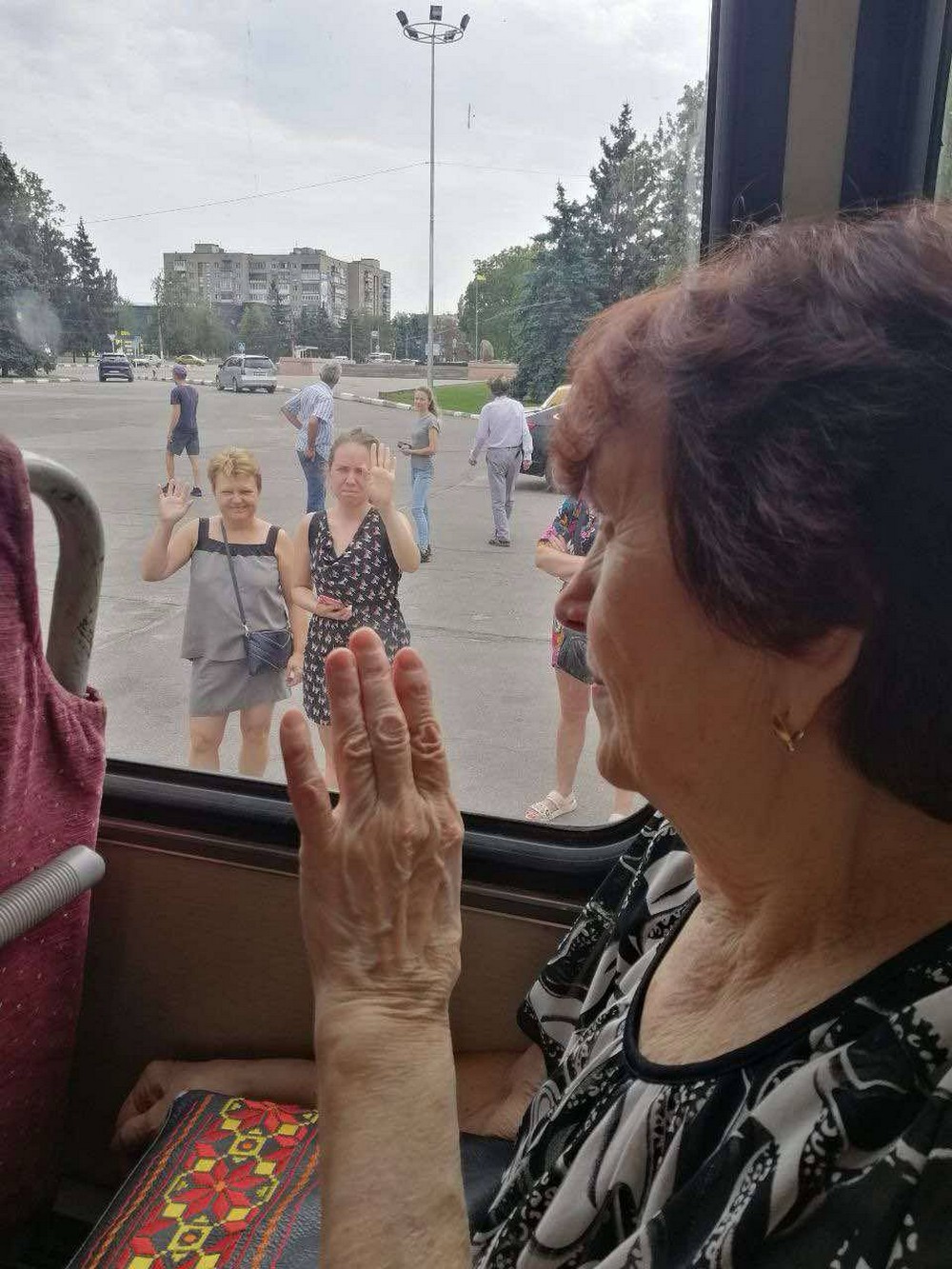 Мама трьох дітей з Нікополя грає у театрі переселенців в Ужгороді - тепла розмова про життя в евакуації, творчість і мрії про дім