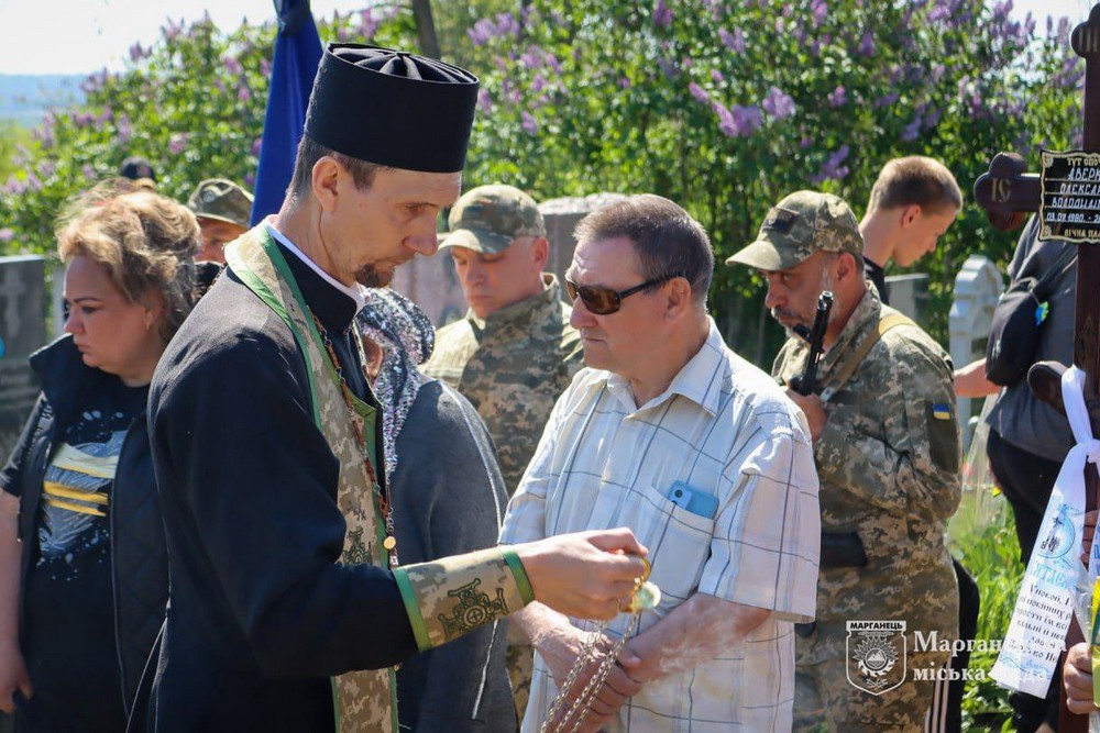 На Нікопольщині сьогодні провели в останню путь Захисника: фото