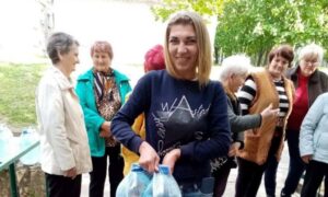 Жителям Марганця видали понад 5 тисяч пляшок з водою (фото) 8