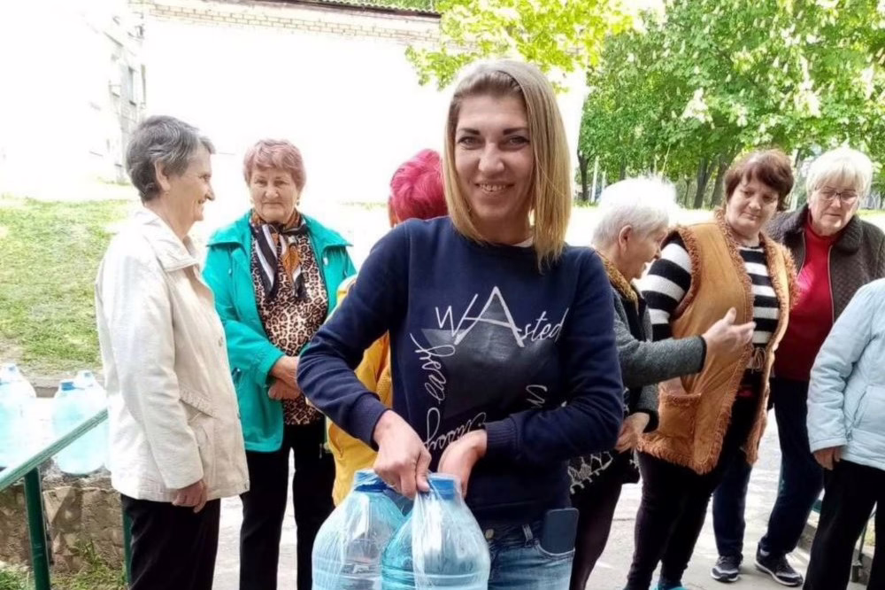 Жителям Марганця видали понад 5 тисяч пляшок з водою (фото) 8