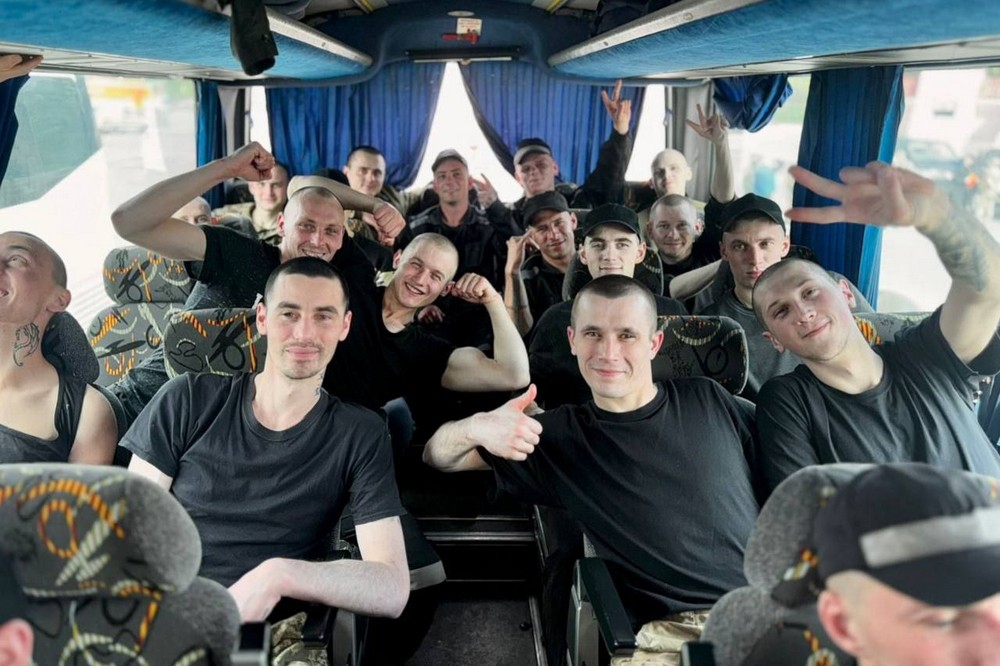 Попередньо 18 Захисників з Дніпропетровщини повернулися сьогодні із російського полону.
