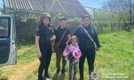 Евакуація на Дніпропетровщині триває: з прифронтового селища вивезли маму з дітьми