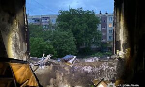 Дрон влучив у багатоповерхівку у Нікополі, КАБ поранив жінку в Новопавлівці – поліція
