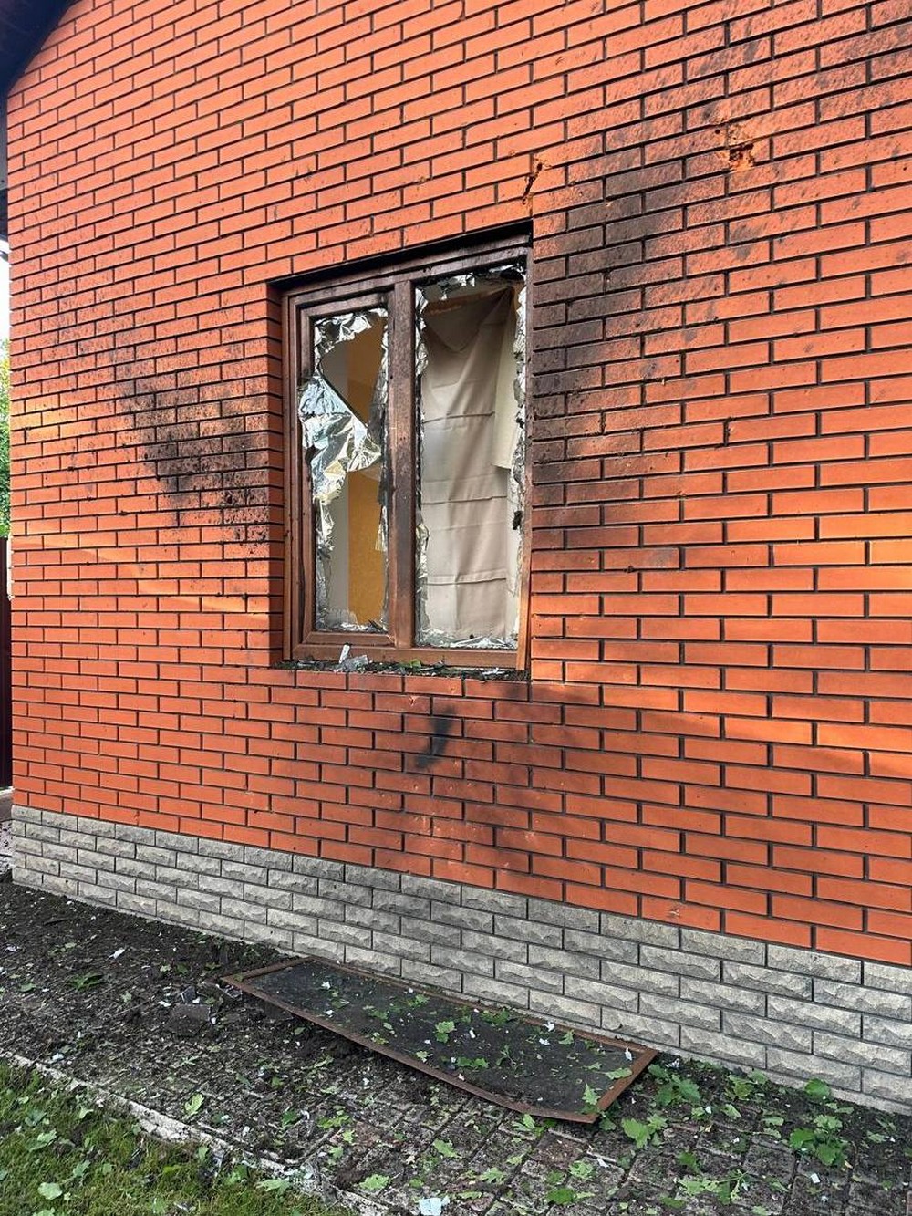 Фото наслідків обстрілів Нікополя і району