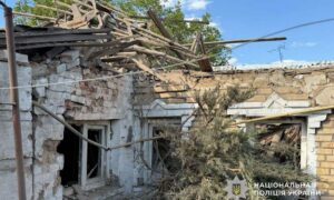 Поранено 82-річного дідуся: ворог спрямував на Нікопольщину понад два десятки FPV-дронів (фото)
