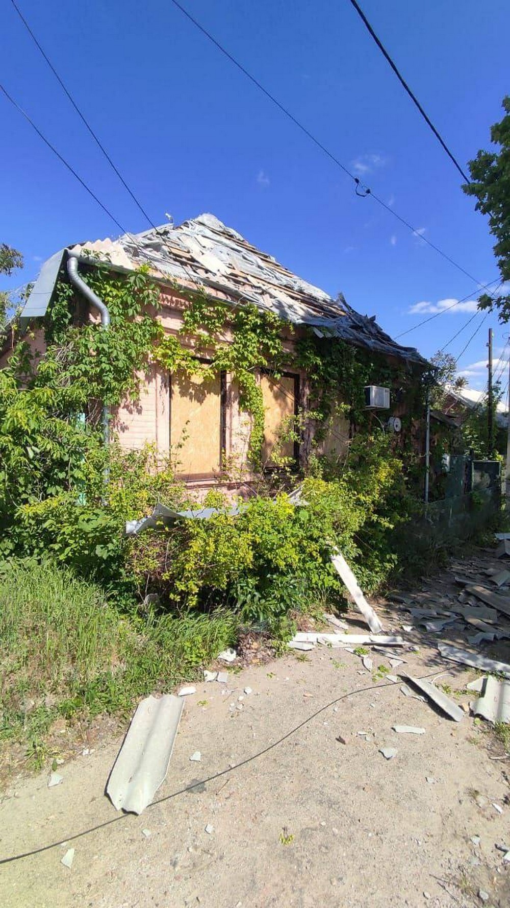 Фото наслідків обстрілів Нікополя