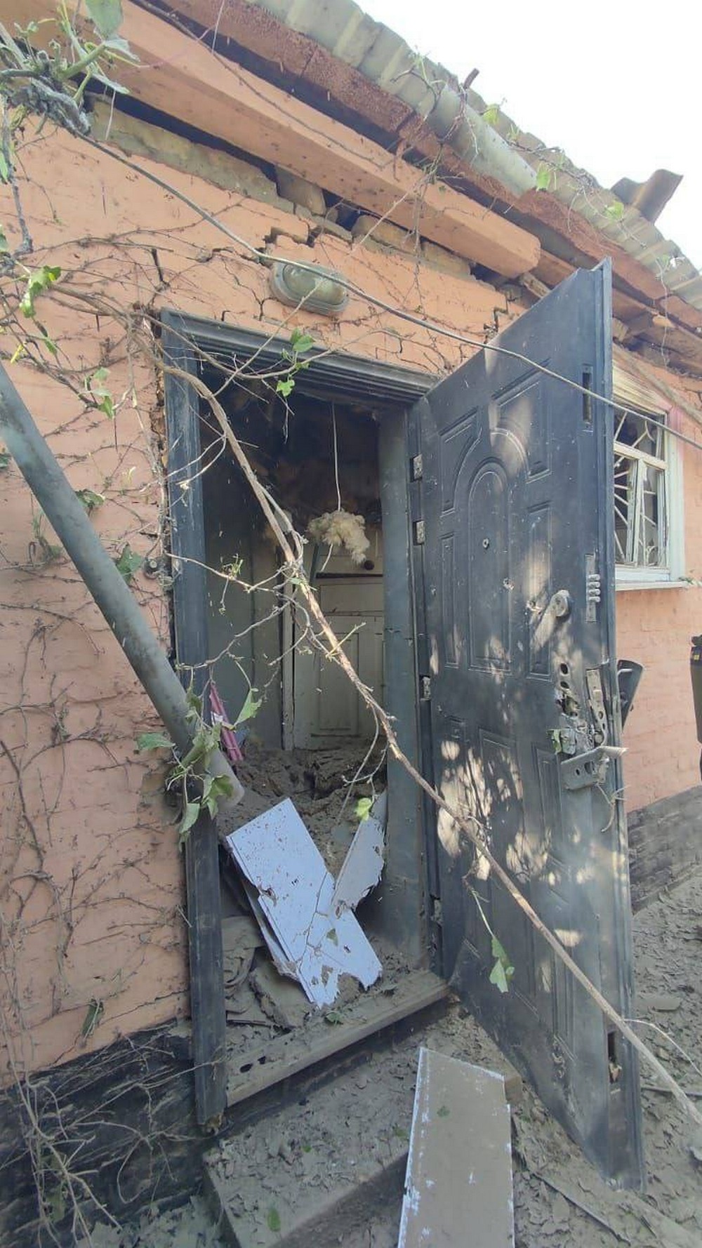 Фото наслідків обстрілів Нікополя