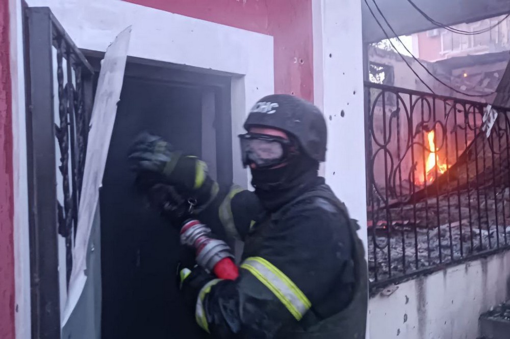 Фото наслідків обстрілу Нікополя