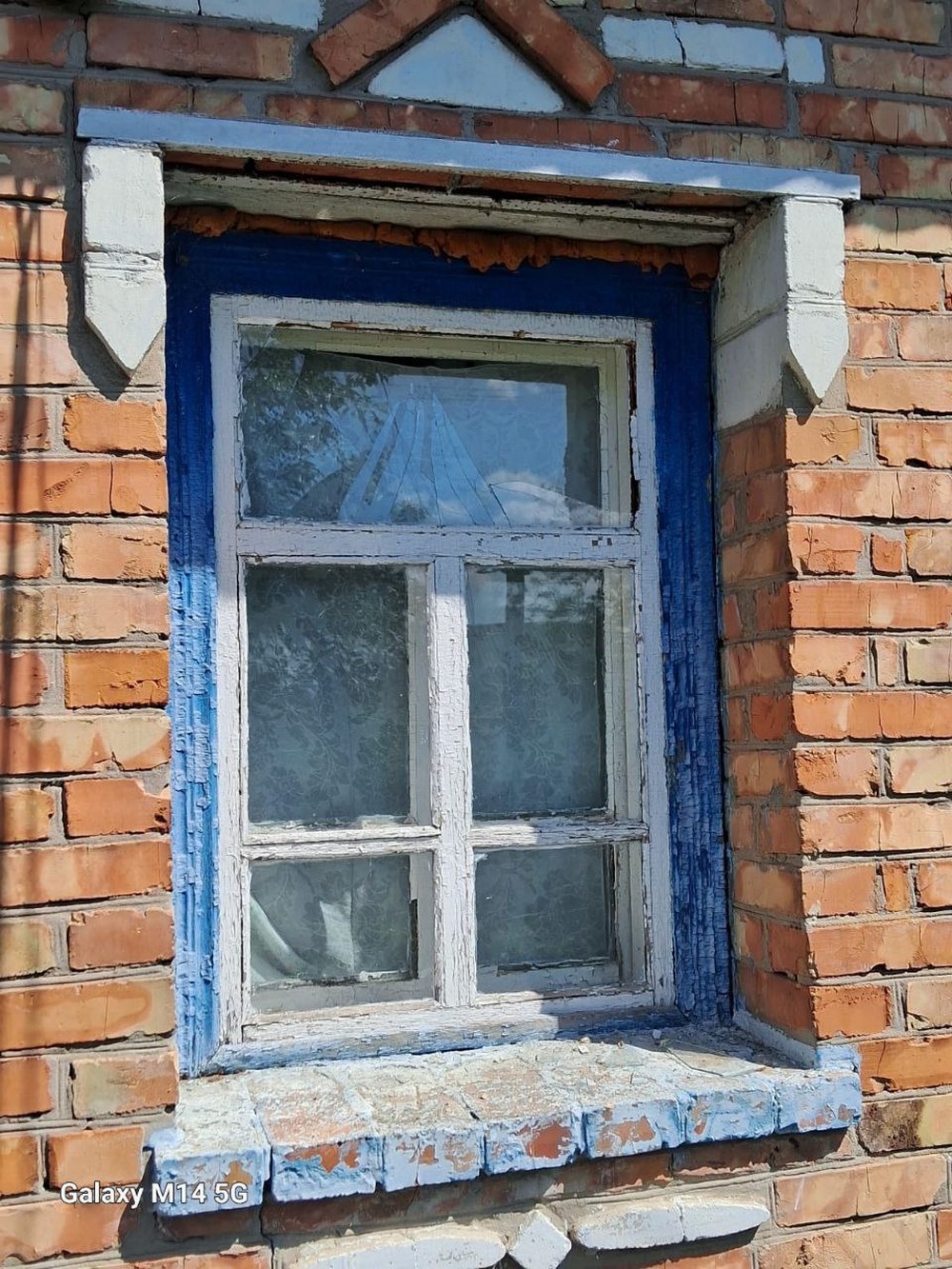 У Нікополі сьогодні поранено жінку, понівечено 2 адмінбудівлі, спортклуб, під обстрілами був і район, а також Синельниківщина