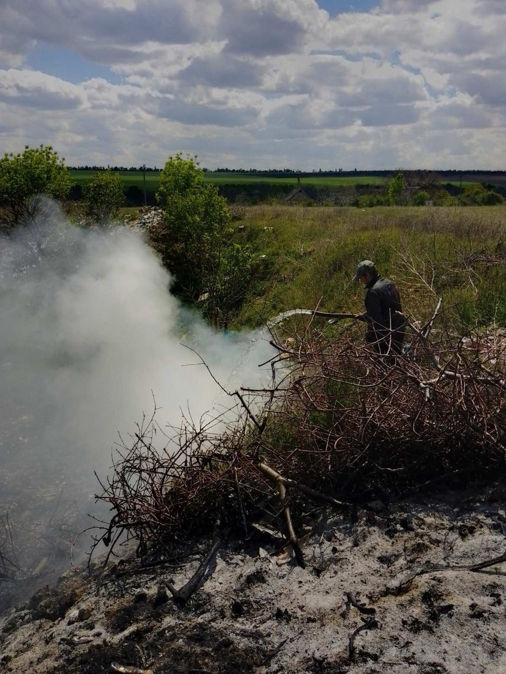 На Нікопольщині мешканці продовжують спалювати сміття, створюючи загрози навколишньому середовищу і власному здоров’ю
