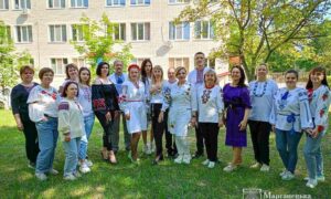Марганець сьогодні такий! Мешканці роблять фото у національному вбранні у День Вишиванки