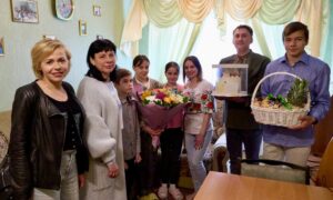 У Нікополі родину сімейного дитбудинку привітали з Днем сімʼї