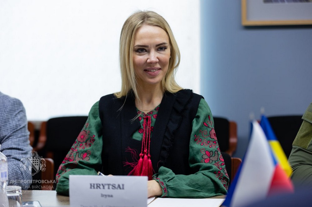 Евакуація з прифронтових громад, безпека, підтримка економіки: на Дніпропетровщині сьогодні перебуває міжнародна делегація (фото)