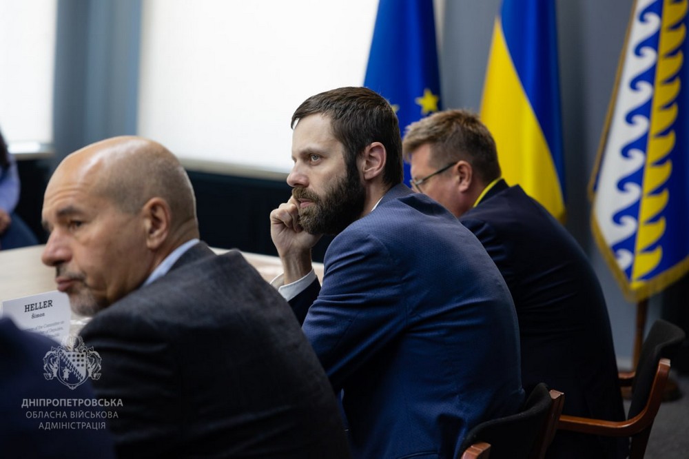 Евакуація з прифронтових громад, безпека, підтримка економіки: на Дніпропетровщині сьогодні перебуває міжнародна делегація (фото)