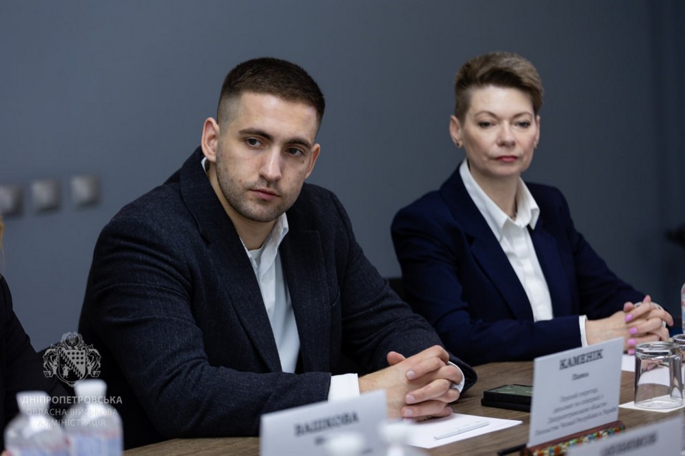 Евакуація з прифронтових громад, безпека, підтримка економіки: на Дніпропетровщині сьогодні перебуває міжнародна делегація (фото)