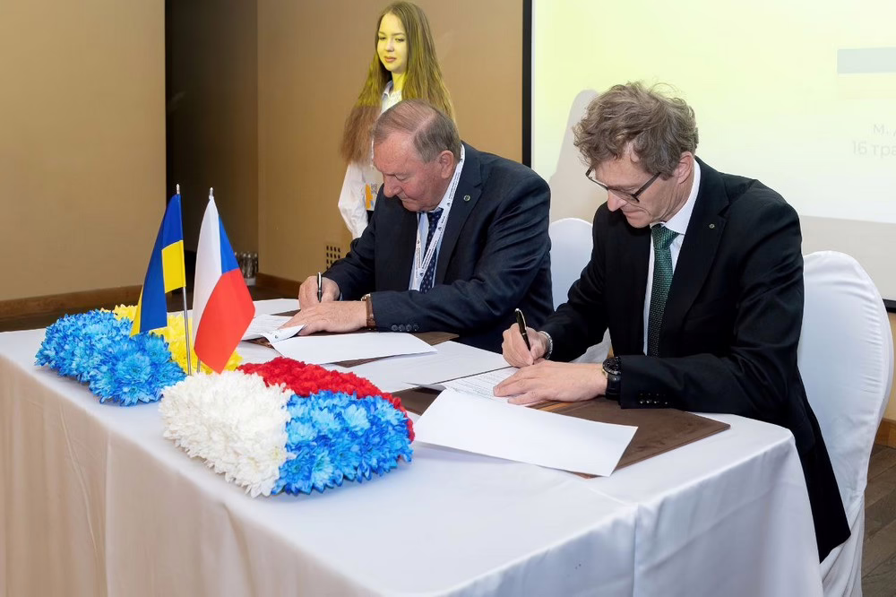 Евакуація з прифронтових громад, безпека, бізнес: на Дніпропетровщині сьогодні перебуває делегація з Чехії (фото)