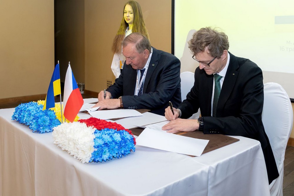 Евакуація з прифронтових громад, безпека, бізнес: на Дніпропетровщині сьогодні перебуває делегація з Чехії (фото)