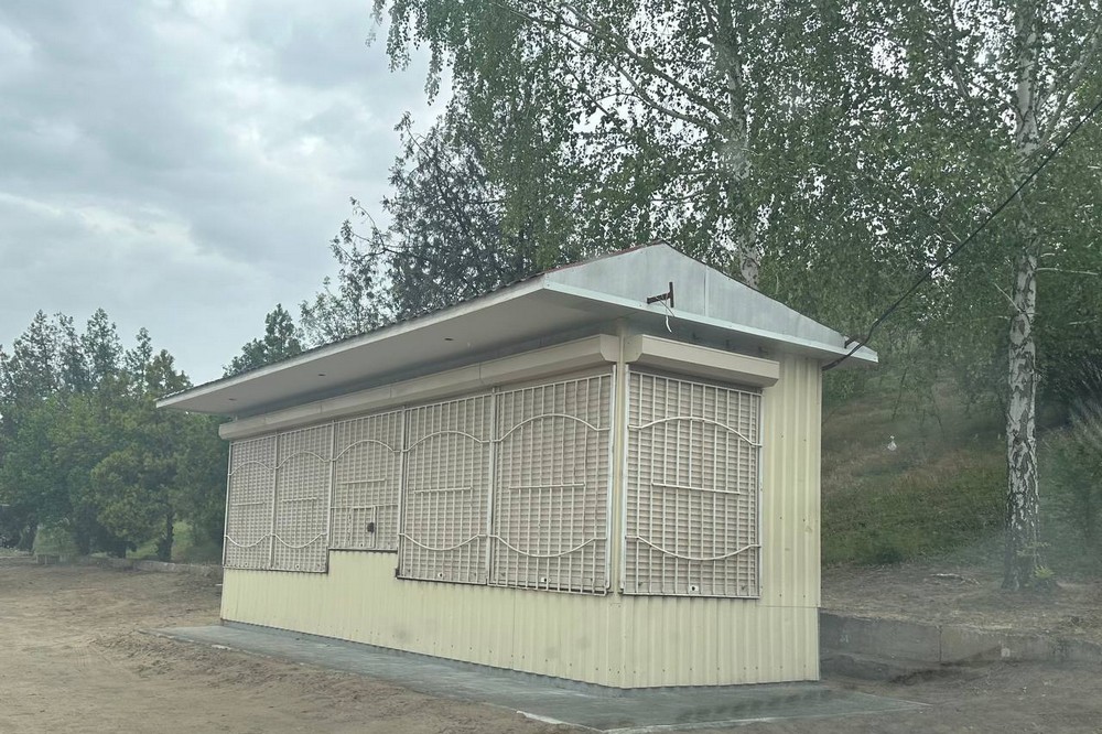 У Покрові готуються до пляжного сезону: наводять лад на місцевому пляжі (фото)