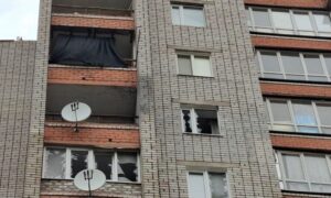 У Нікополі понівечено багатоповерхівку, на Синельниківщині двоє поранених – ворог продовжує удари по Дніпропетровщині