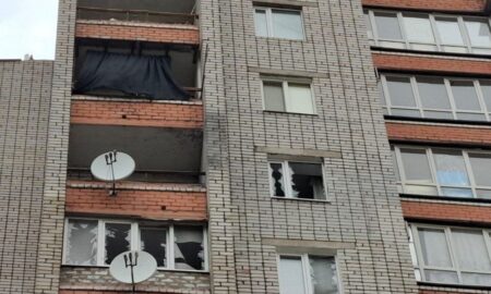 У Нікополі понівечено багатоповерхівку, на Синельниківщині двоє поранених – ворог продовжує удари по Дніпропетровщині