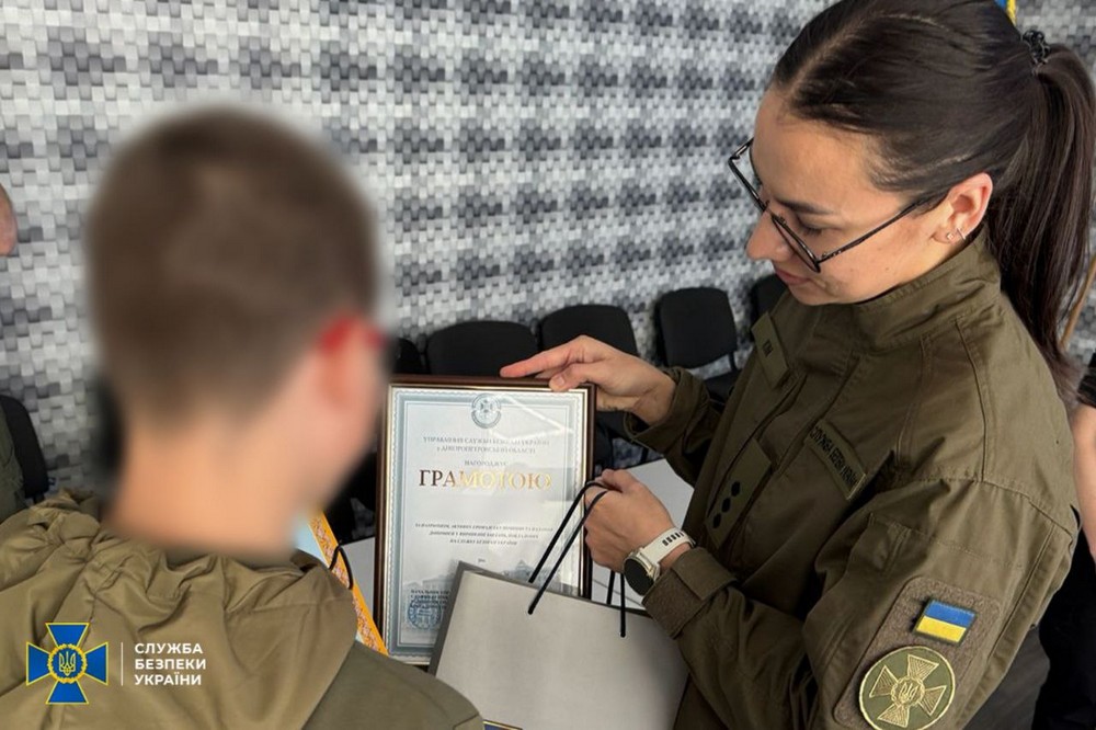 Двоє підлітків з Кривого Рогу відмовилися від співпраці з ФСБ і отримали нагороди від СБУ та Нацполіції