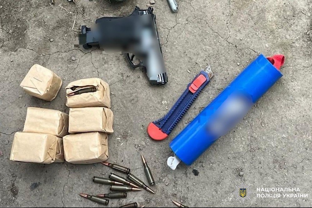 На Нікопольщині у чоловіка виявили зброю і боєприпаси: подробиці