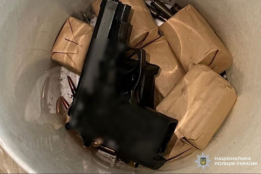 На Нікопольщині у чоловіка виявили зброю і боєприпаси: подробиці
