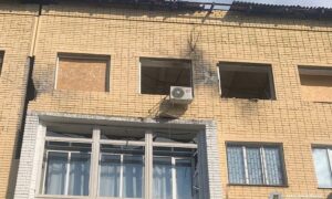 В будівлях потрощено дахи та стіни, дрон влучив у авто: про наслідки обстрілів Нікопольщини, Павлограда і Синельниківщини розповіли у поліції