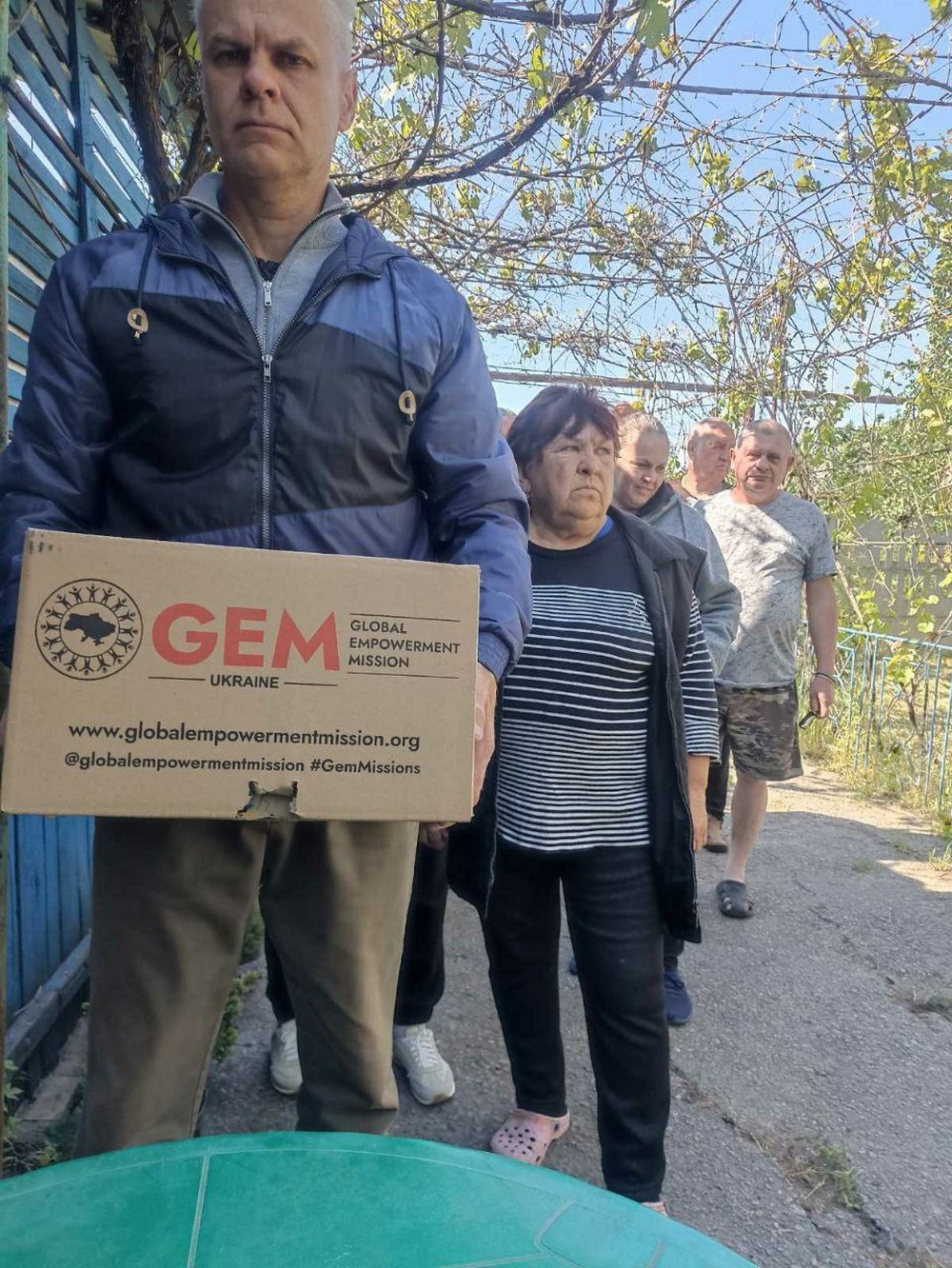 Гуманітарна допомога у Марганці від "GEM": що отримують люди (фото)