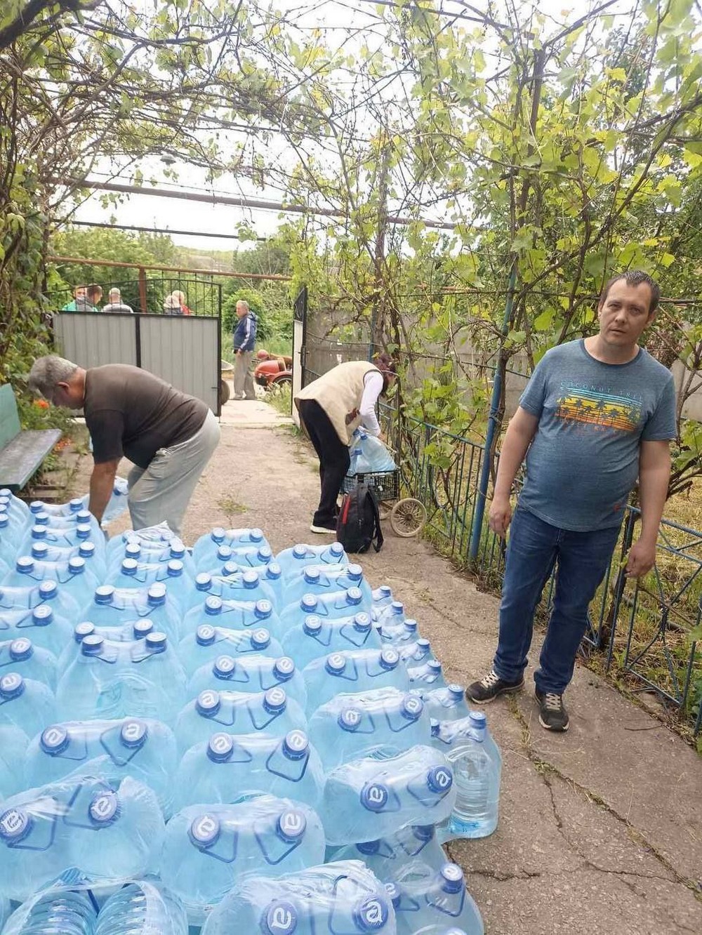 Гуманітарна допомога у Марганці від "GEM": що отримують люди (фото)