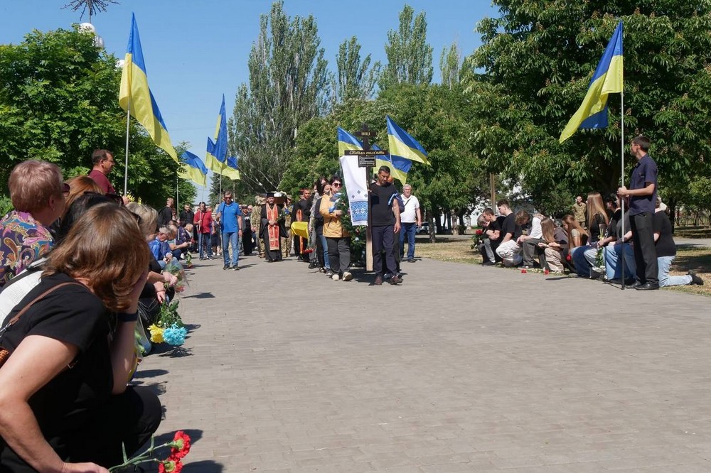 Покров сьогодні попрощався з 23-річним Захисником, який віддав своє молоде життя за Батьківщину.