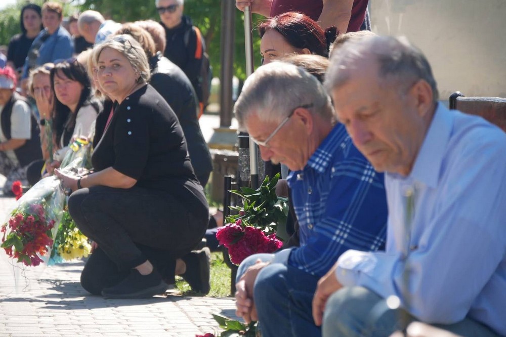 Покров сьогодні попрощався з 23-річним Захисником, який віддав своє молоде життя за Батьківщину.