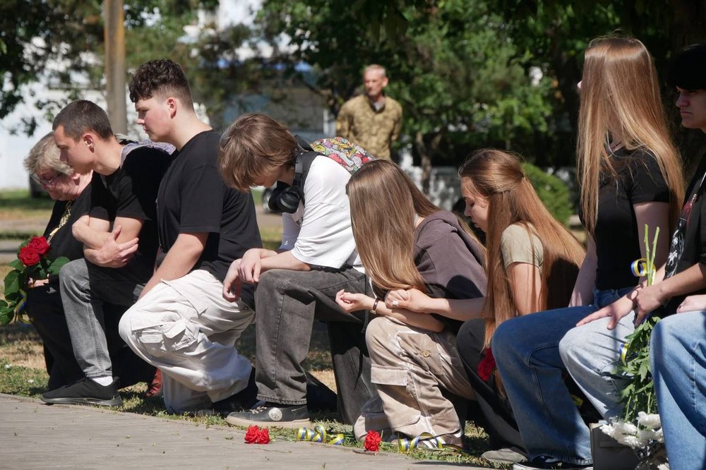 Покров сьогодні попрощався з 23-річним Захисником, який віддав своє молоде життя за Батьківщину.