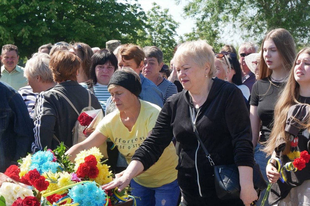 Покров сьогодні попрощався з 23-річним Захисником, який віддав своє молоде життя за Батьківщину.