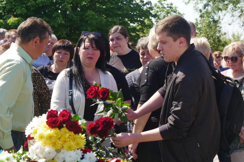 Покров сьогодні попрощався з 23-річним Захисником, який віддав своє молоде життя за Батьківщину.